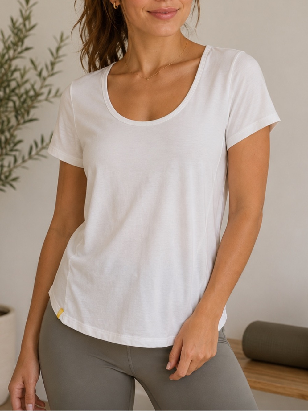 Lolë White Tour Yoga Tee